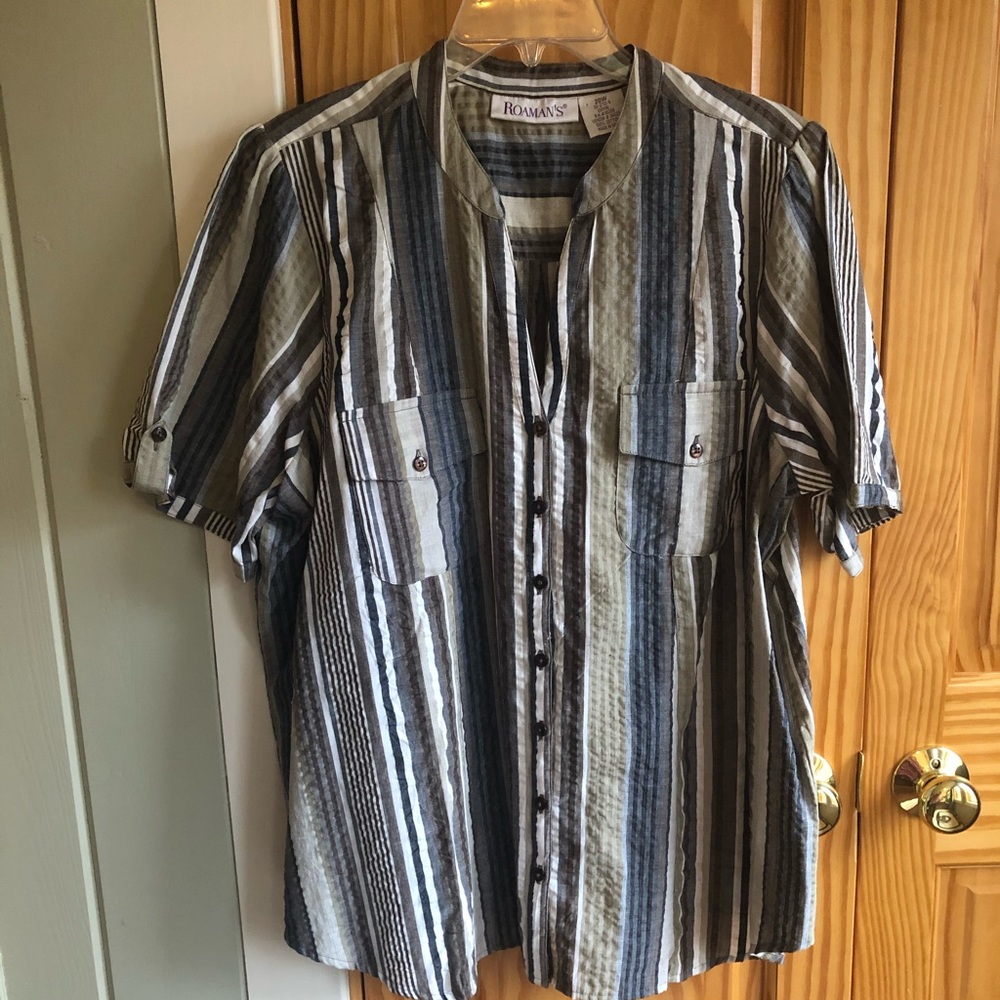 Roman’s Seersucker Short Sleeve Blouse size 2x